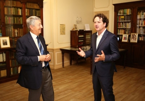 Diarmuid Gavin with Library Trustee, Philippe Blanchi