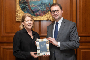 Flor MacCarthy presents her book to Mr Thomas Fouilleron, Directeur des Archives et de la Bibliothèque du Palais princier de Monaco . Photo copyright Photo Eric Mathon - Palais princier de Monaco