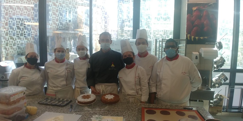 Pupils from the Lycée Technique & Hôtelier de Monaco with their Irish cakes - C.Joublin